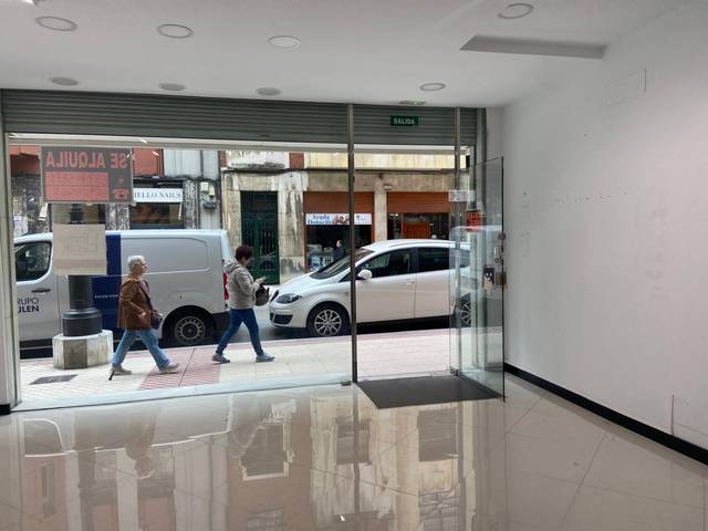 Local comercial en Alquiler en Parque San Francisco - Uría