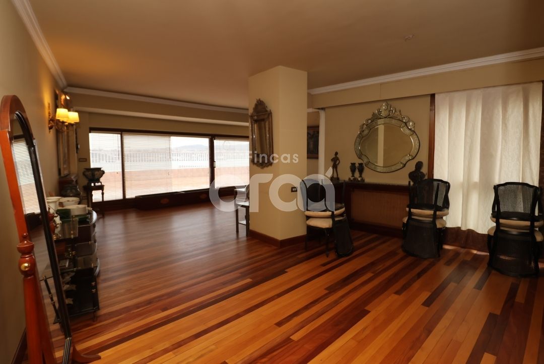 Sala d'estar de Dúplex en venda en Santurtzi  amb Calefacció, Terrassa i Alarma