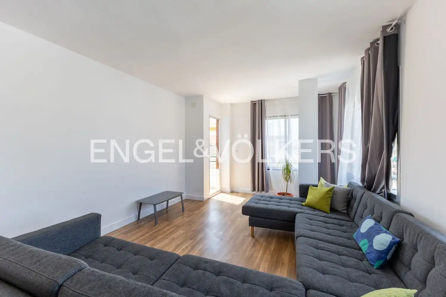 Living room of Flat for rent in Sagunto / Sagunt  with Air Conditioner, Heating and Parquet flooring