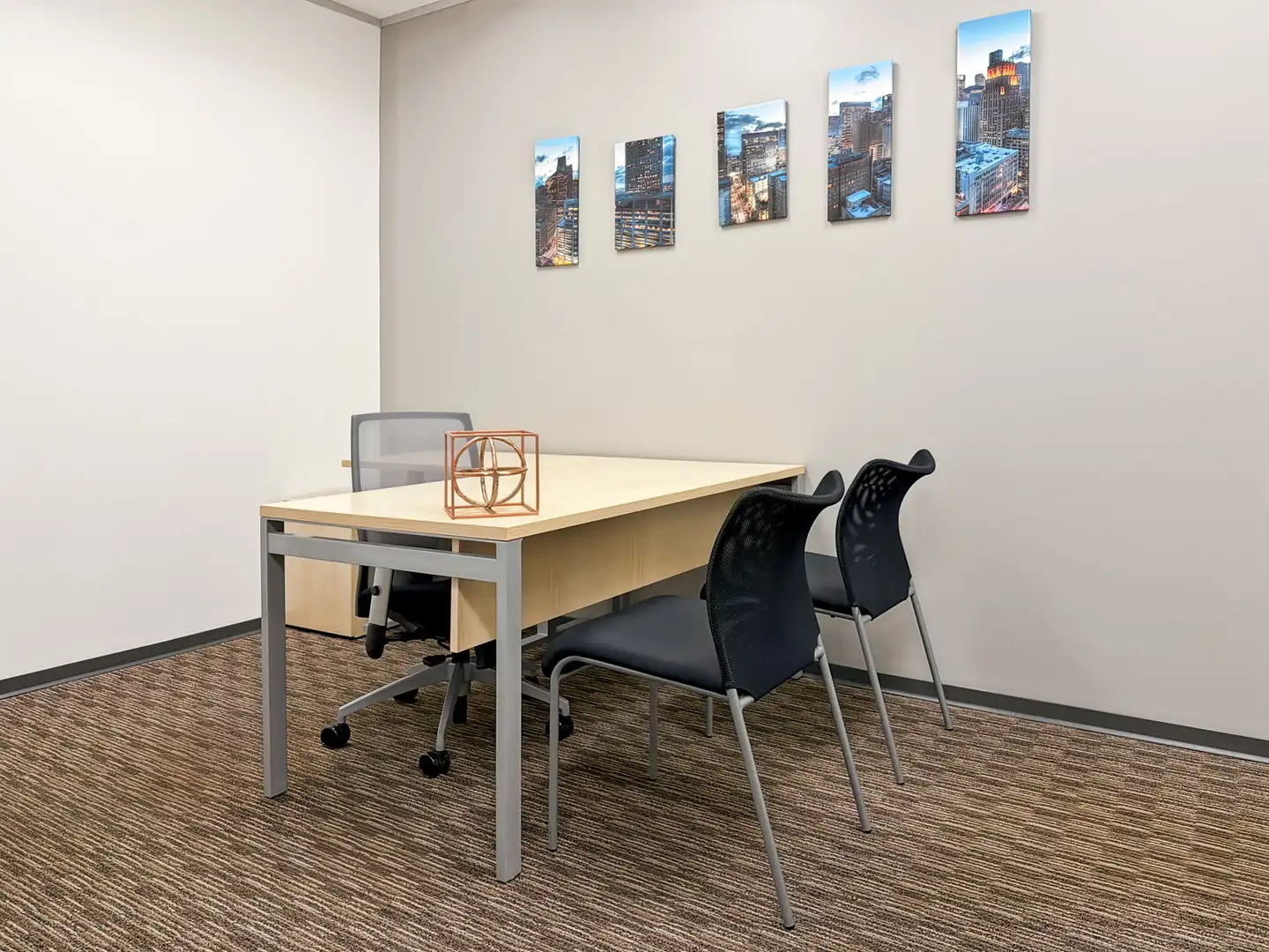 Bureau avec ascenseur à louer à Plaça de la Pau 3