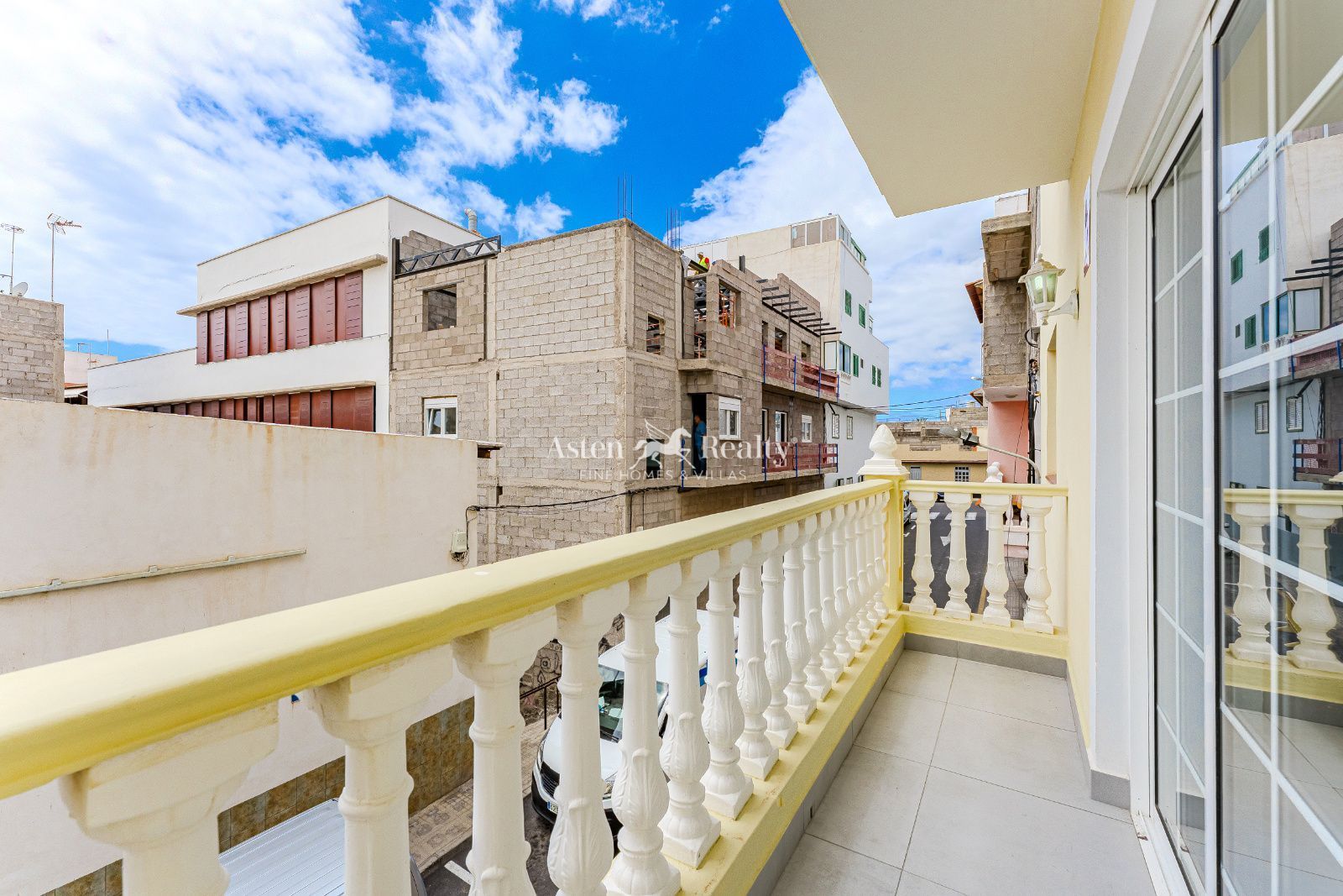 Vista exterior de Apartament en venda en Guía de Isora amb Terrassa, Traster i Moblat