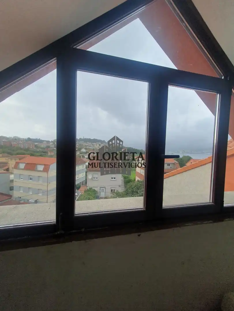 Vista exterior de Casa adosada en venta en Vigo  con Calefacción, Parquet y Terraza