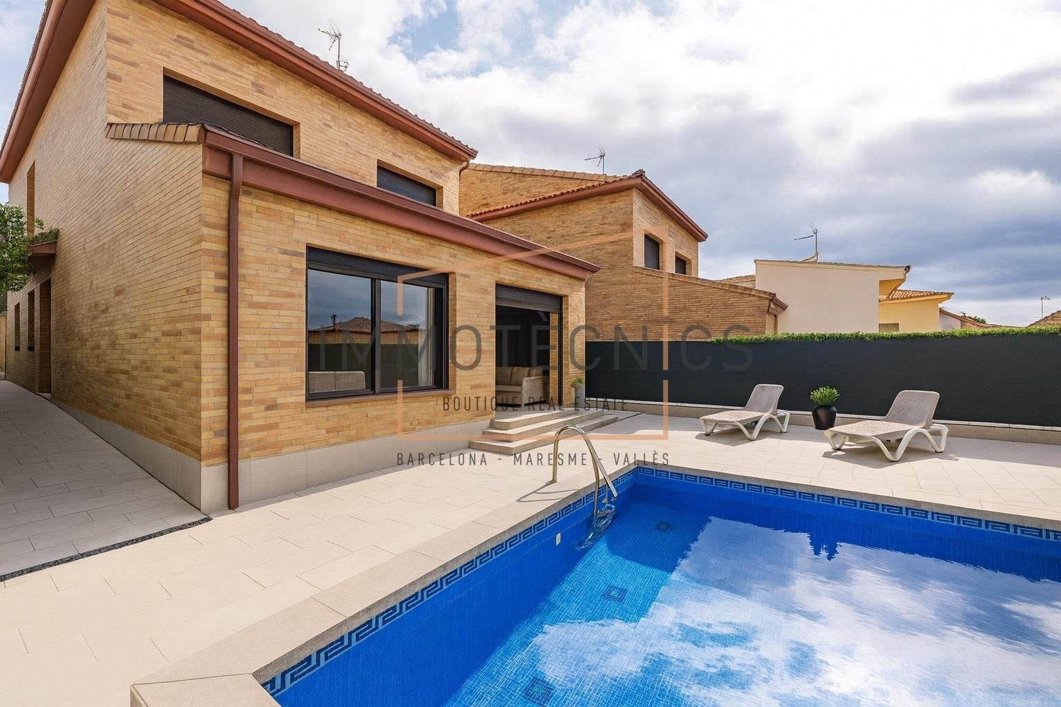 Piscina de Casa o chalet en venta en Pineda de Mar con Aire acondicionado, Calefacción y Jardín privado