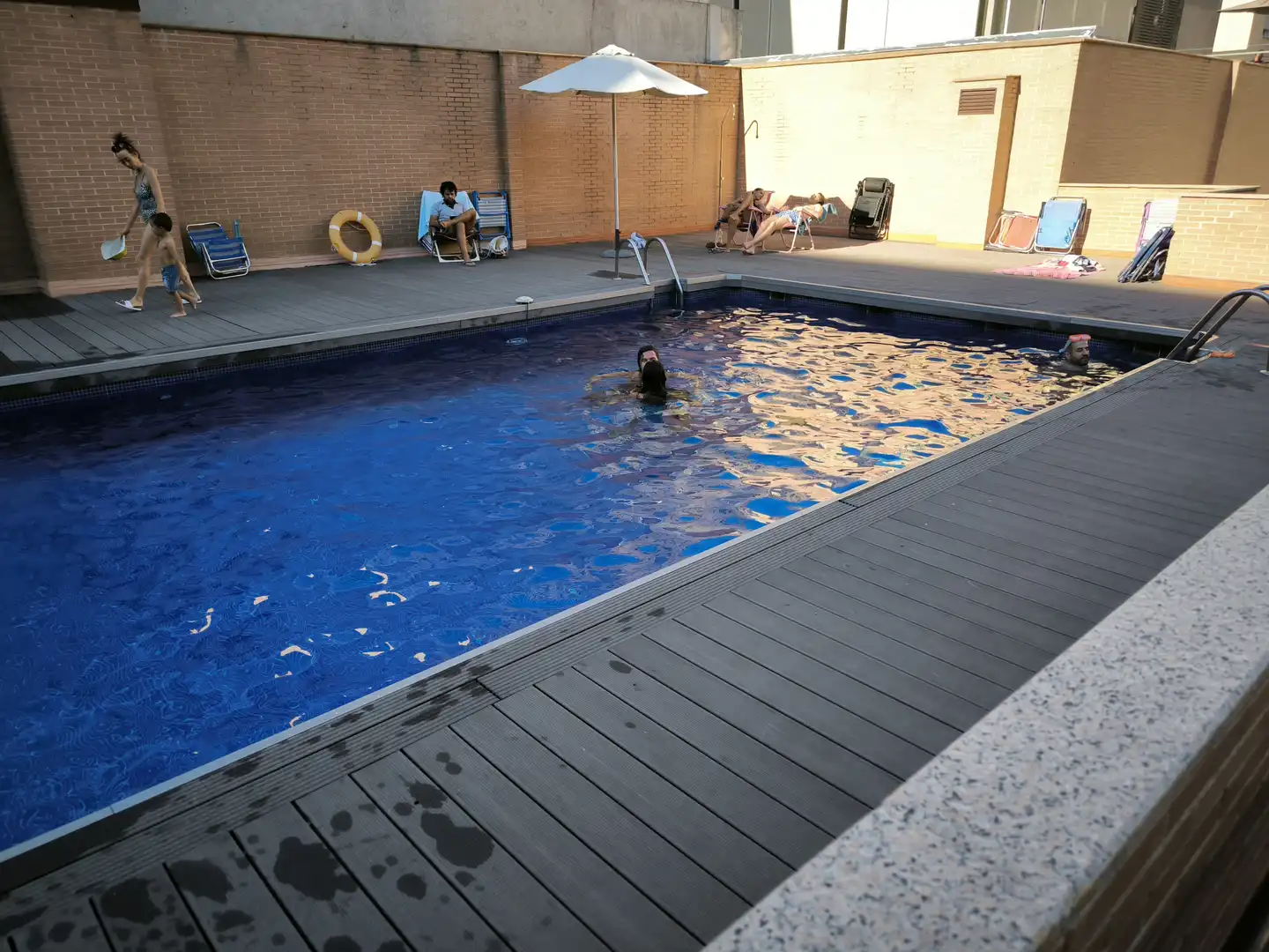 Swimming pool of Flat for rent in Madrid  with Air Conditioner, Heating and Private garden