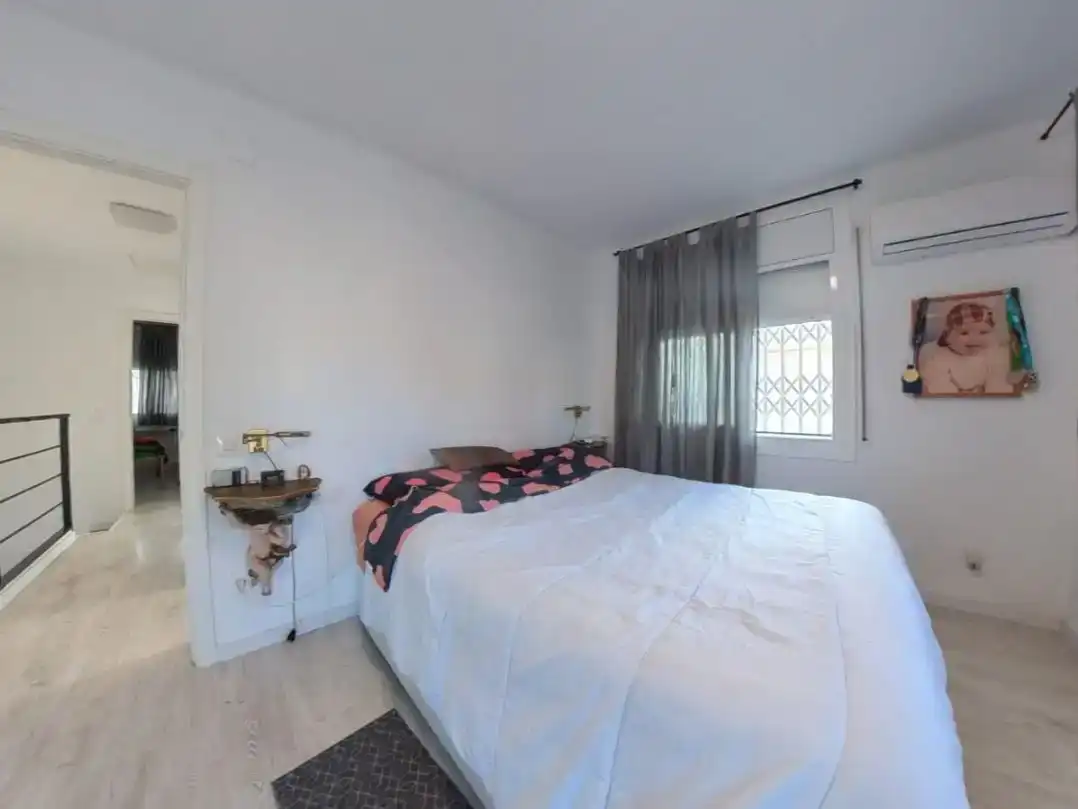Dormitori de Casa adosada en venda en Cunit amb Aire condicionat i Balcó