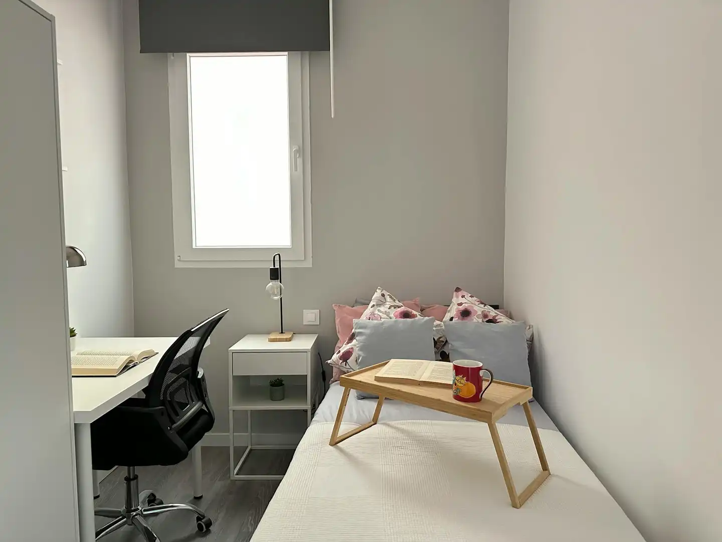 Bedroom of Flat for share in Madrid  with Air Conditioner, Heating and Furnished