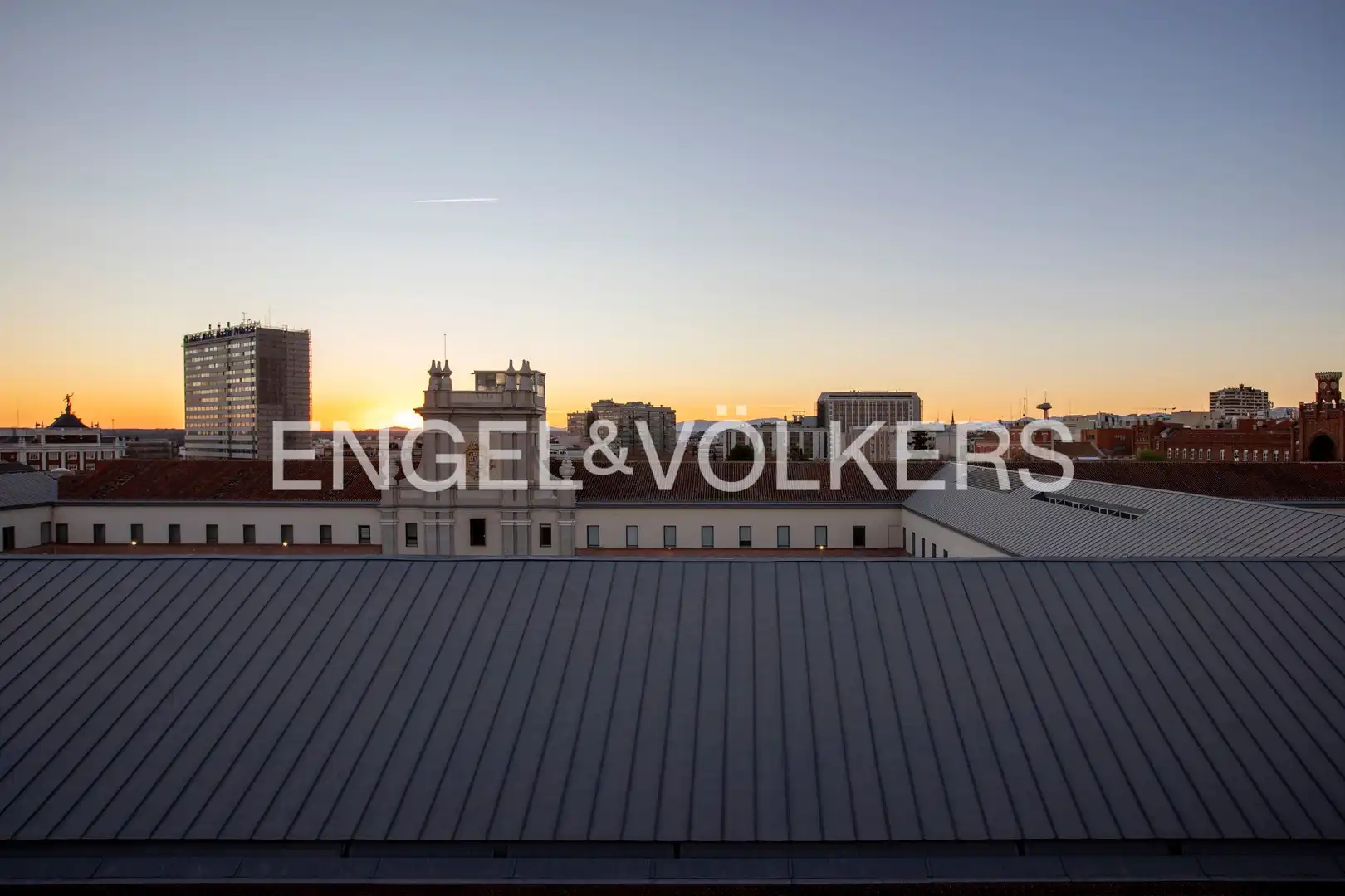 Vista exterior de Àtic en venda en Madrid amb Aire condicionat, Calefacció i Terrassa