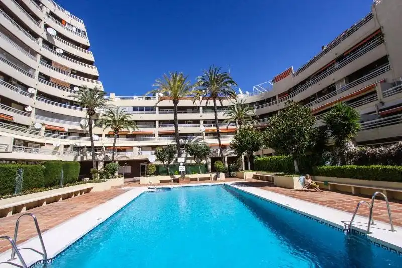 Appartement compact avec piscine à vendre à ALONSO BAZAN 17