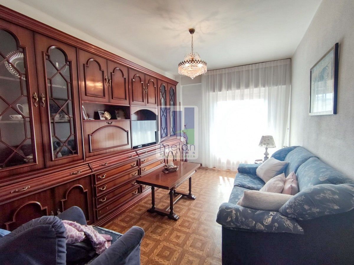 Sala d'estar de Pis en venda en Burgos Capital amb Traster