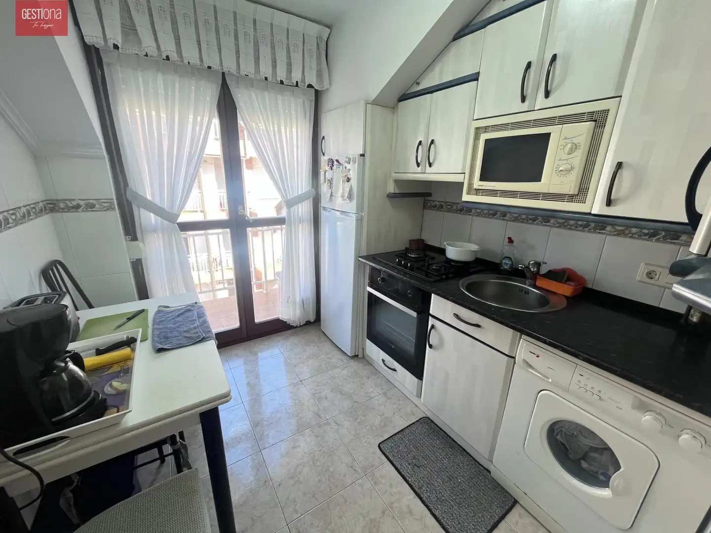 Küche von Dachboden zum Verkauf in Noja mit Heizung, Terrasse und Möbliert