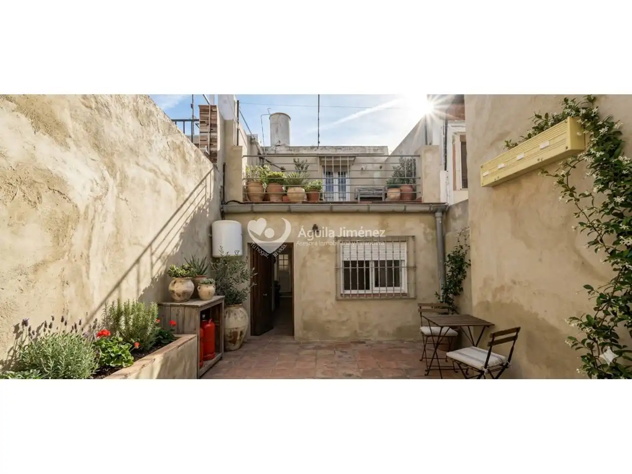 Vista exterior de Casa adosada en venta en Alcalá de Guadaira con Aire acondicionado, Calefacción y Parquet