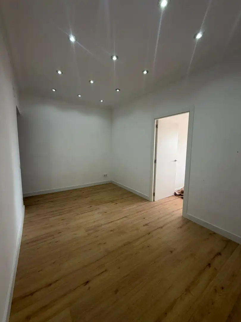 Flat for rent in Barcelona  with Air Conditioner