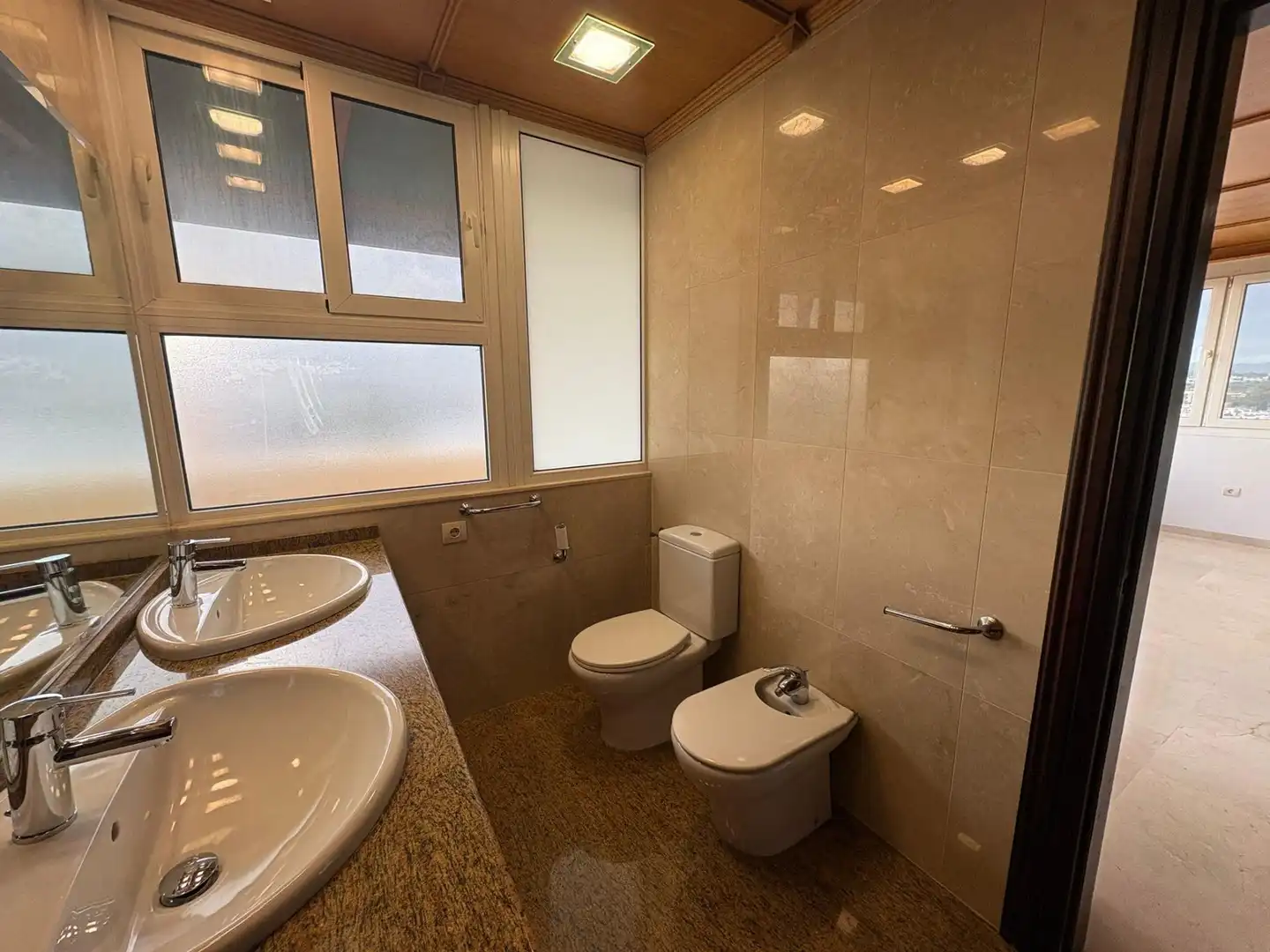 Baño de Ático de alquiler en Torremolinos con Aire acondicionado, Calefacción y Jardín privado