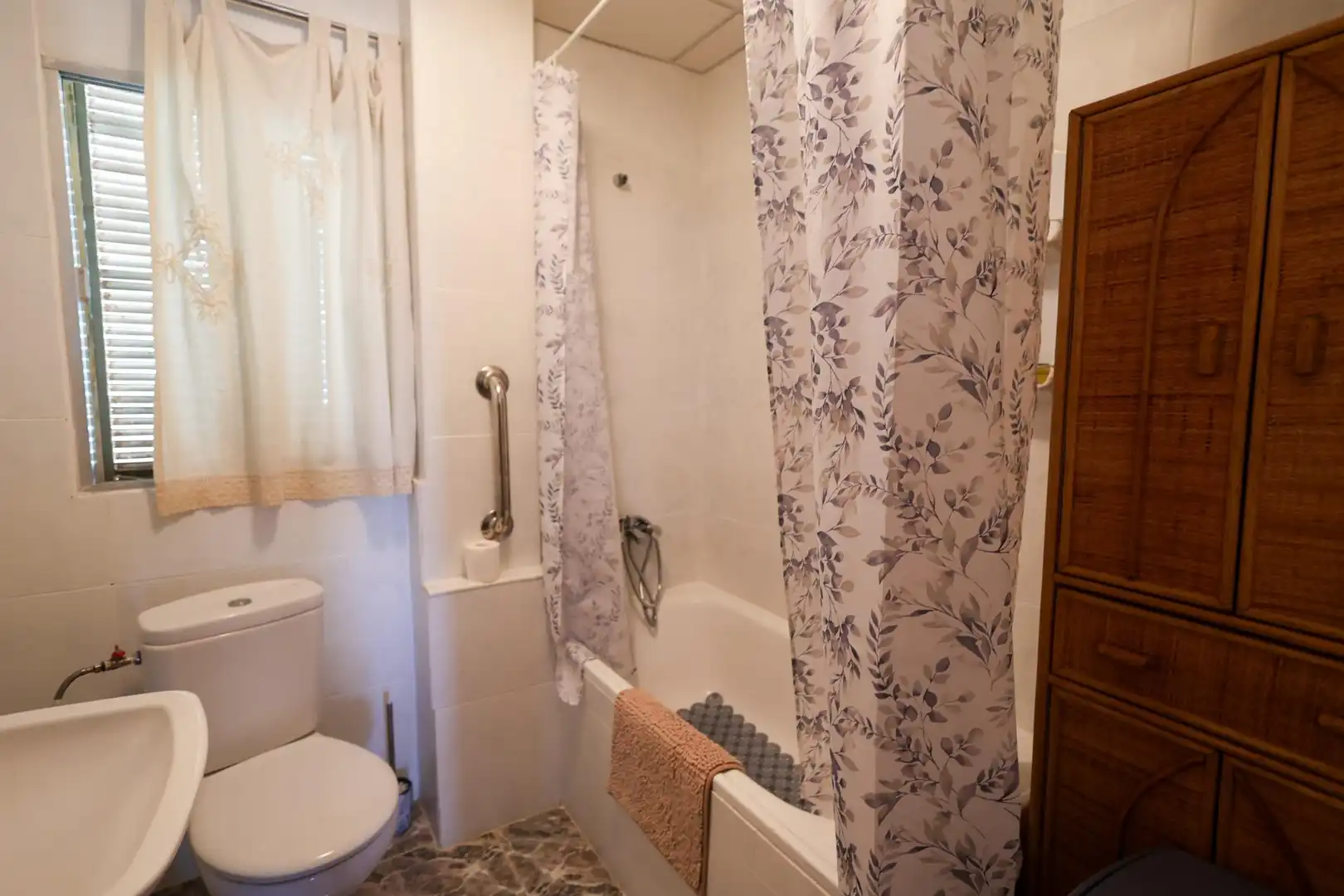 Bany de Casa o xalet en venda en Cogollos de la Vega amb Piscina