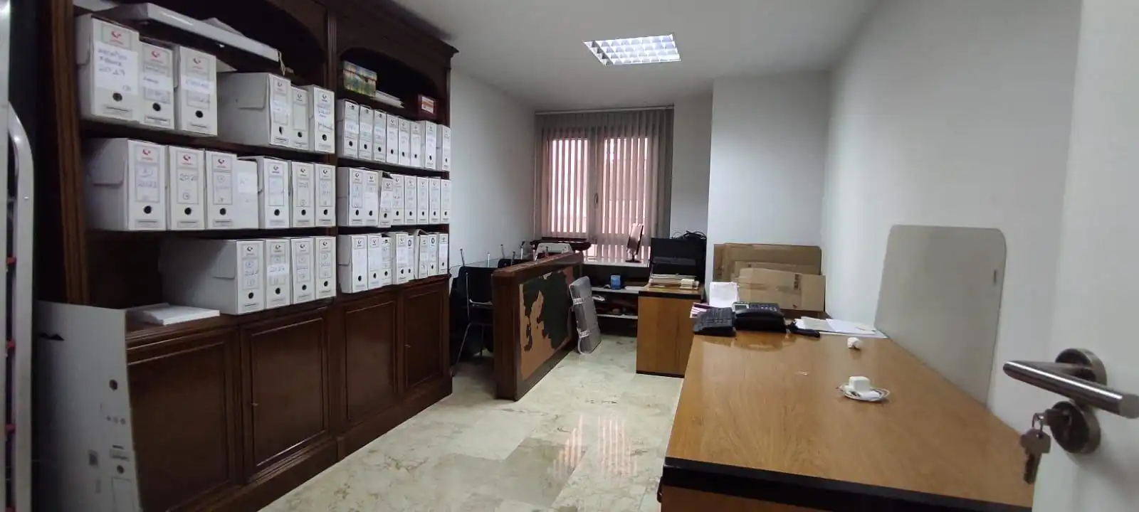 Büro zur Miete in Granada mit Klimaanlage, Heizung und Abstellraum