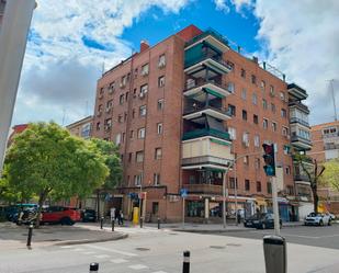 Vista exterior de Pis en venda en  Madrid Capital amb Calefacció, Parquet i Forn