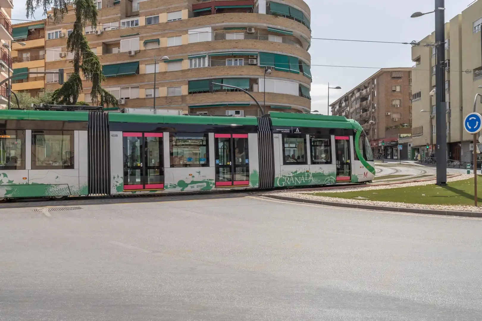 Vista exterior de Apartament en venda en Granada amb Aire condicionat i Calefacció