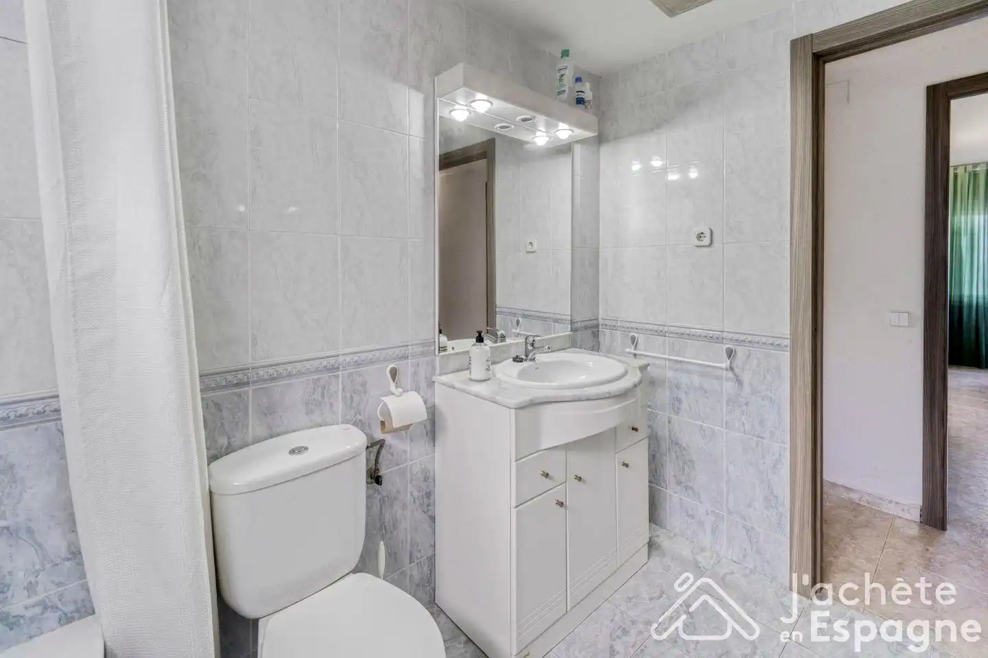 Baño de Ático en venta en Vandellòs i l'Hospitalet de l'Infant con Aire acondicionado, Terraza y Amueblado