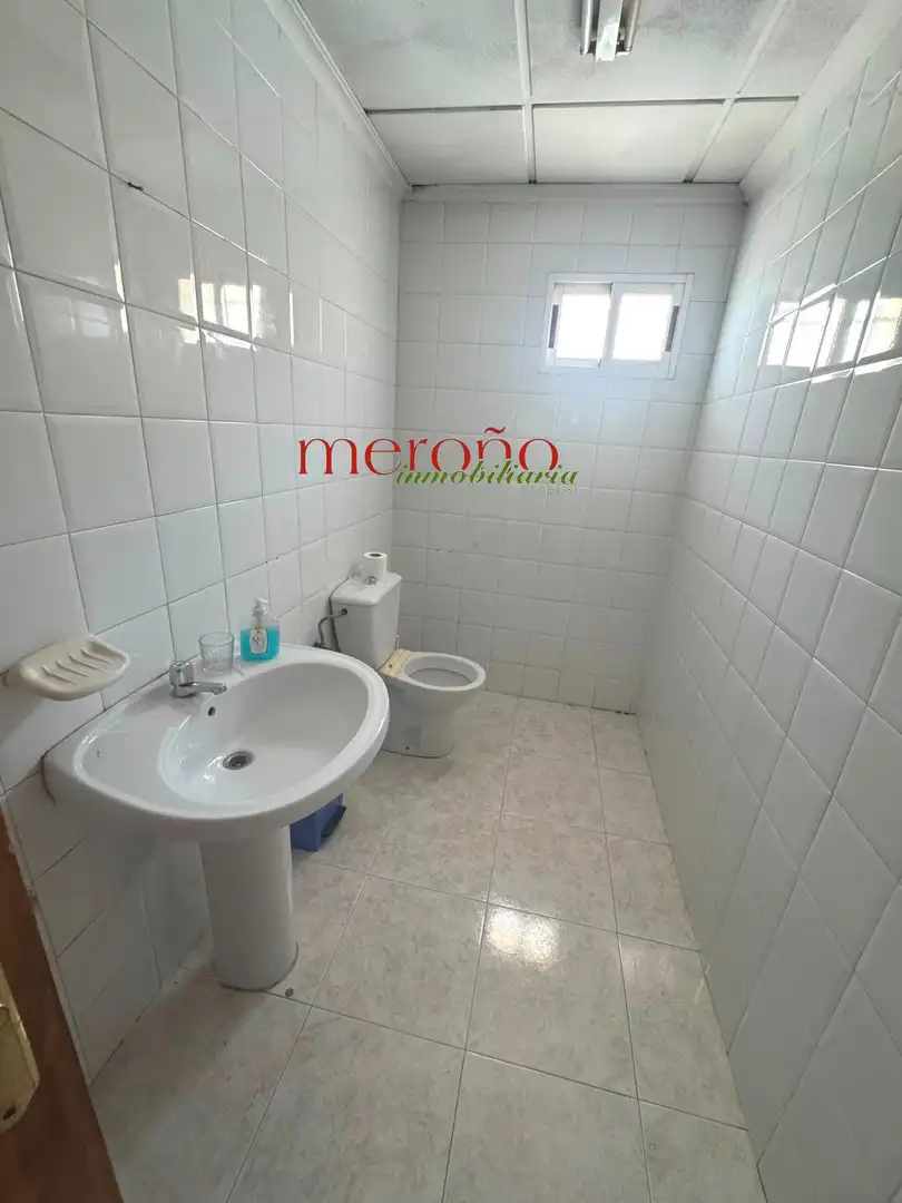 Bathroom of Industrial buildings for rent in Crevillent