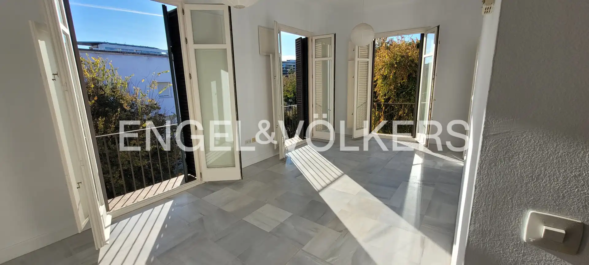 Außenansicht von Maisonette zur Miete in Sevilla mit Klimaanlage, Heizung und Balkon