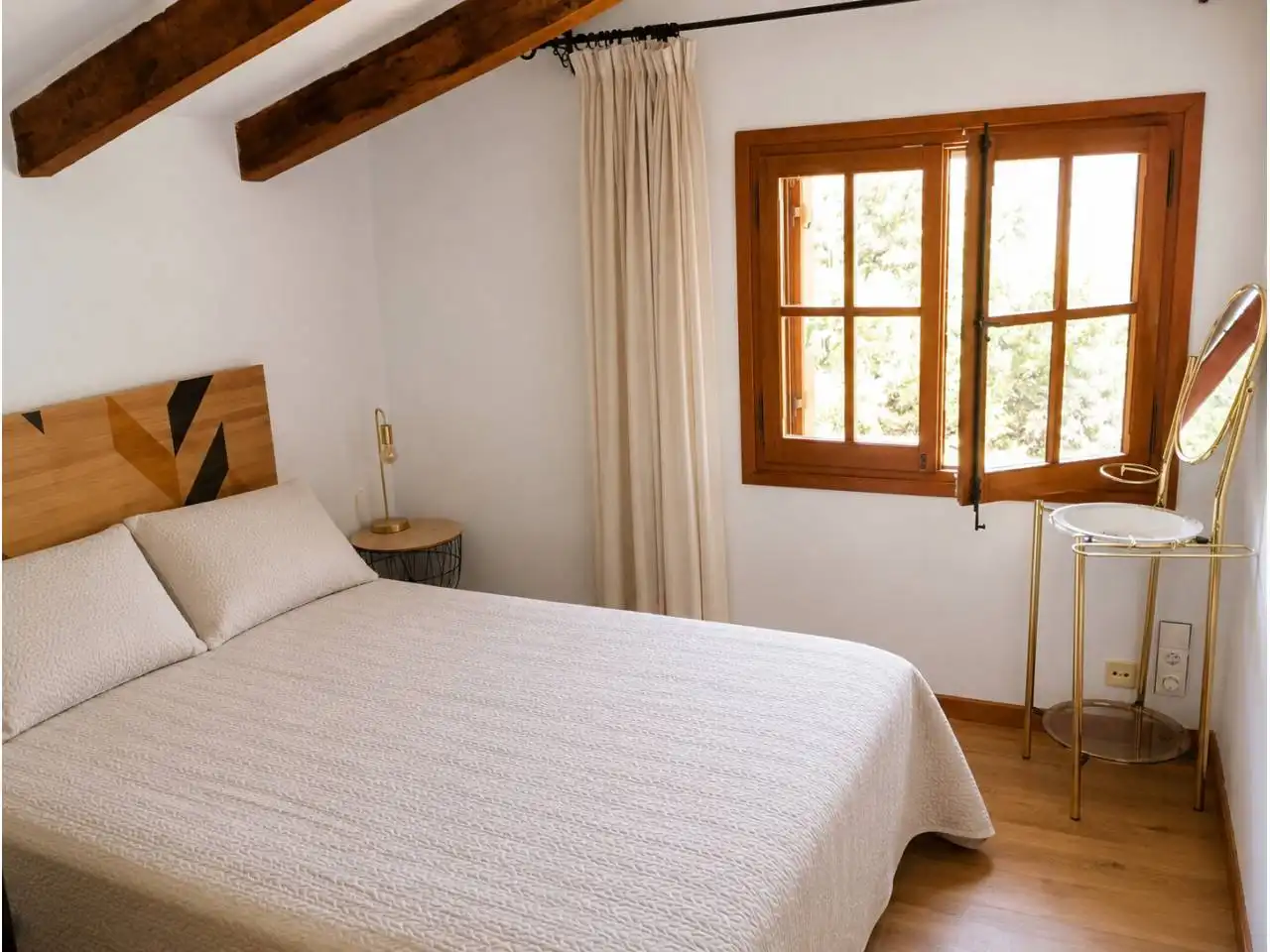 Dormitori de Casa o xalet en venda en La Vall de Bianya