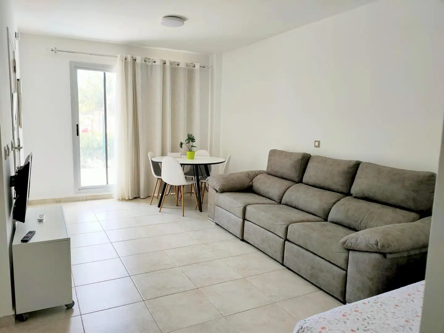 Sala d'estar de Casa adosada en venda en San Jorge / Sant Jordi amb Aire condicionat, Calefacció i Jardí privat