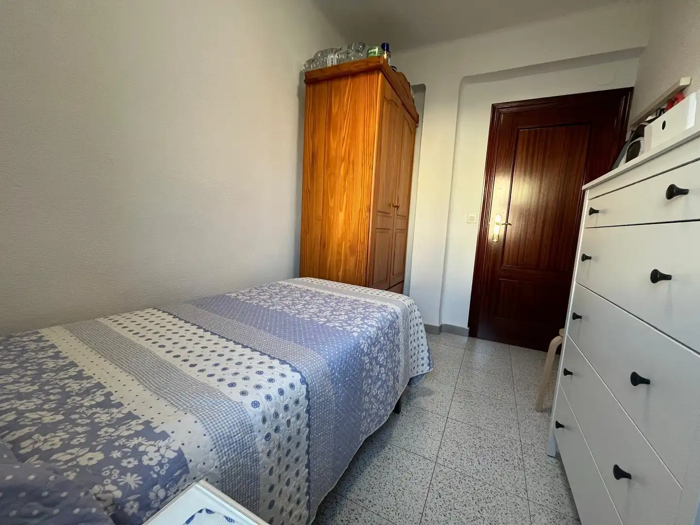 Bedroom of Flat for sale in Sevilla  with Air Conditioner, Furnished and Balcony