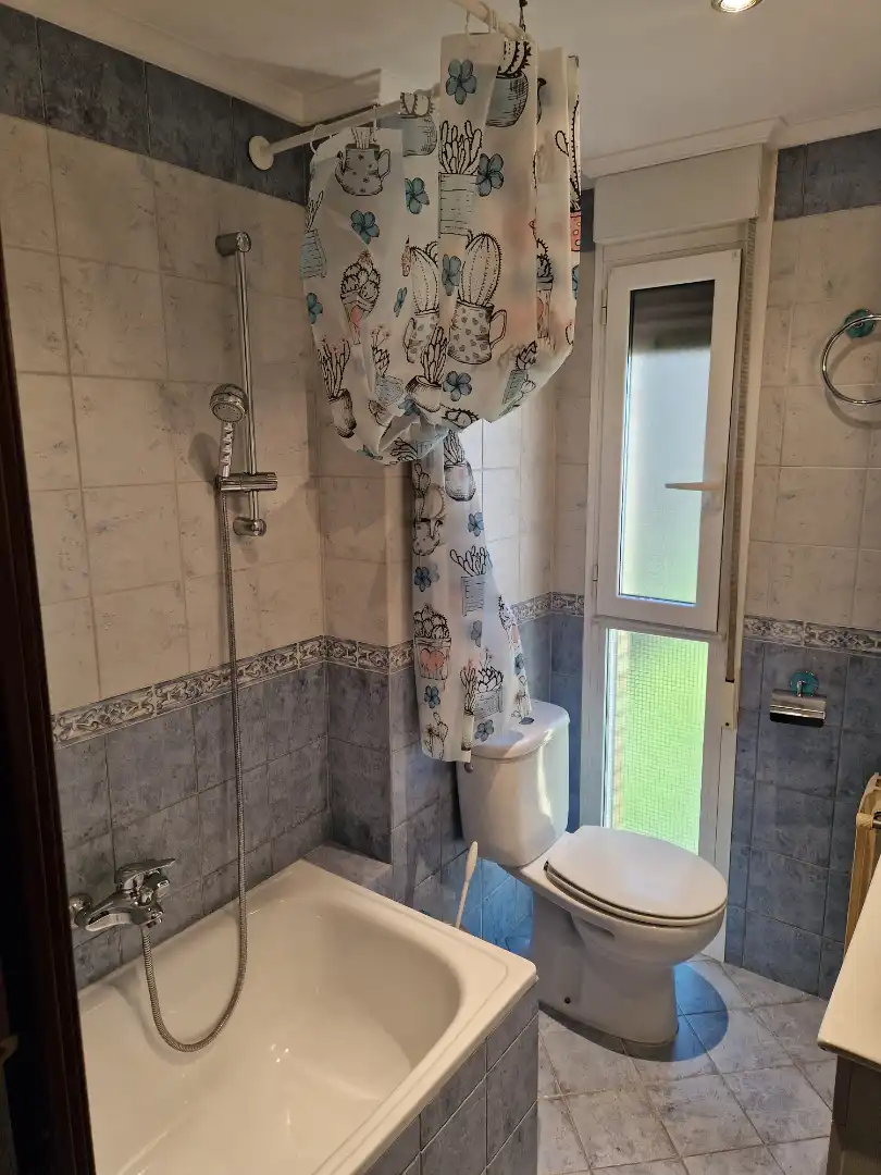 Badezimmer von Wohnung zur Miete in Zaragoza mit Heizung, Möbliert und Ofen