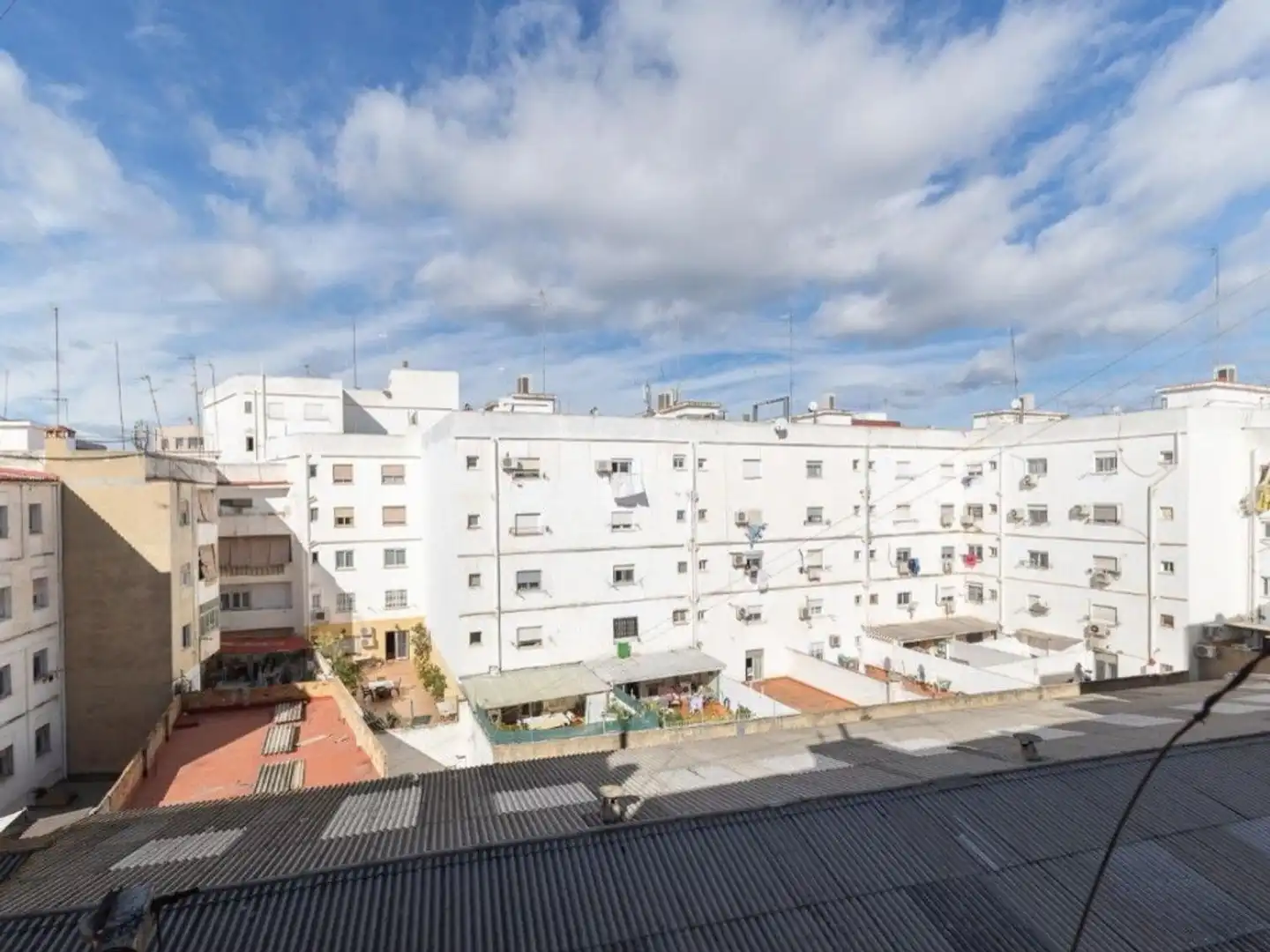 Vista exterior de Piso en venta en Mislata con Balcón