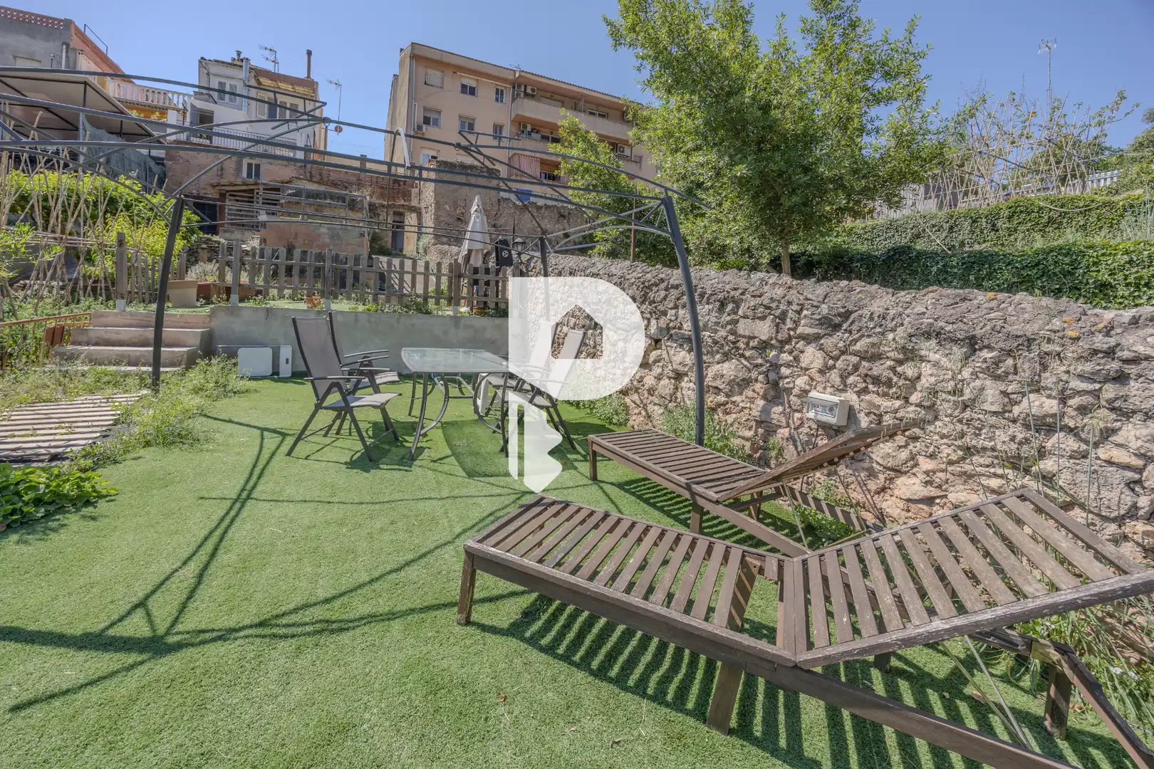 Terrasse von Einfamilien-Reihenhaus zum Verkauf in Vallirana mit Klimaanlage, Heizung und Privatgarten