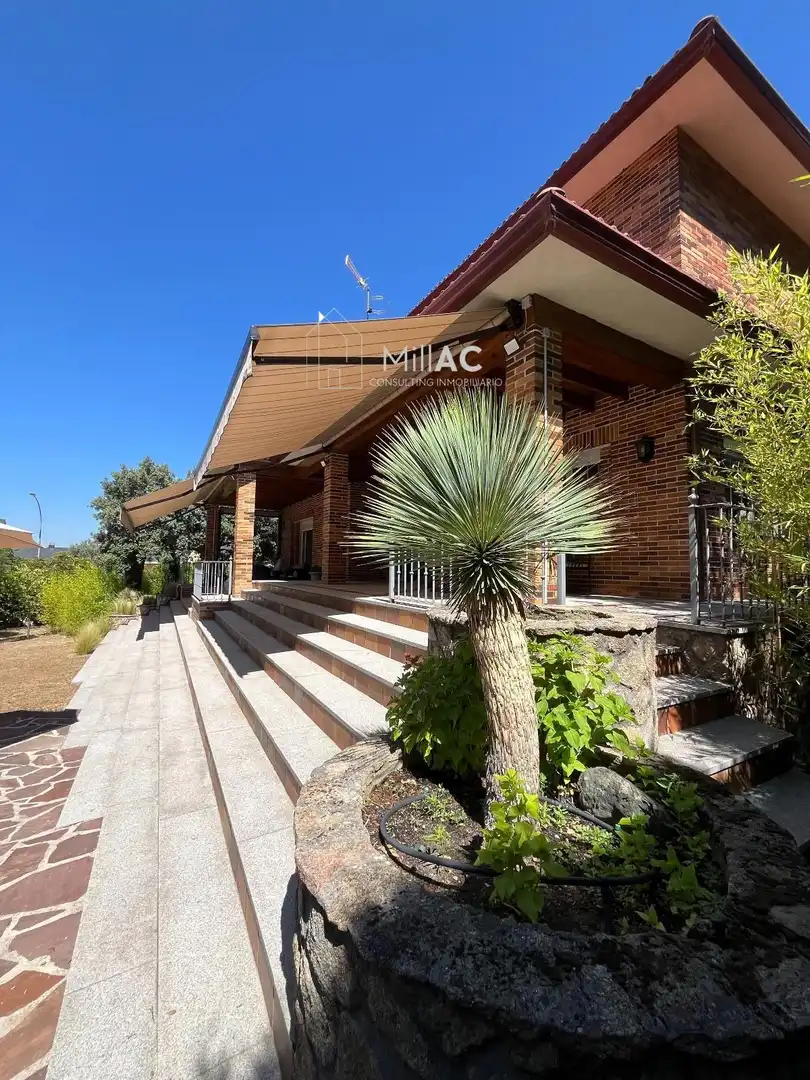 Exterior view of Houses for sale in El Espinar  with Heating, Private garden and Terrace