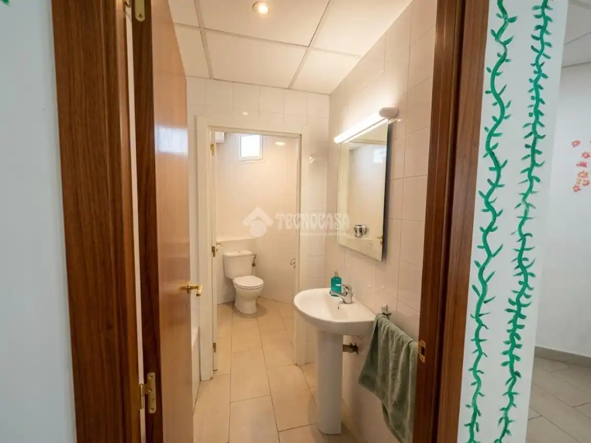 Baño de Local de alquiler en Sabadell