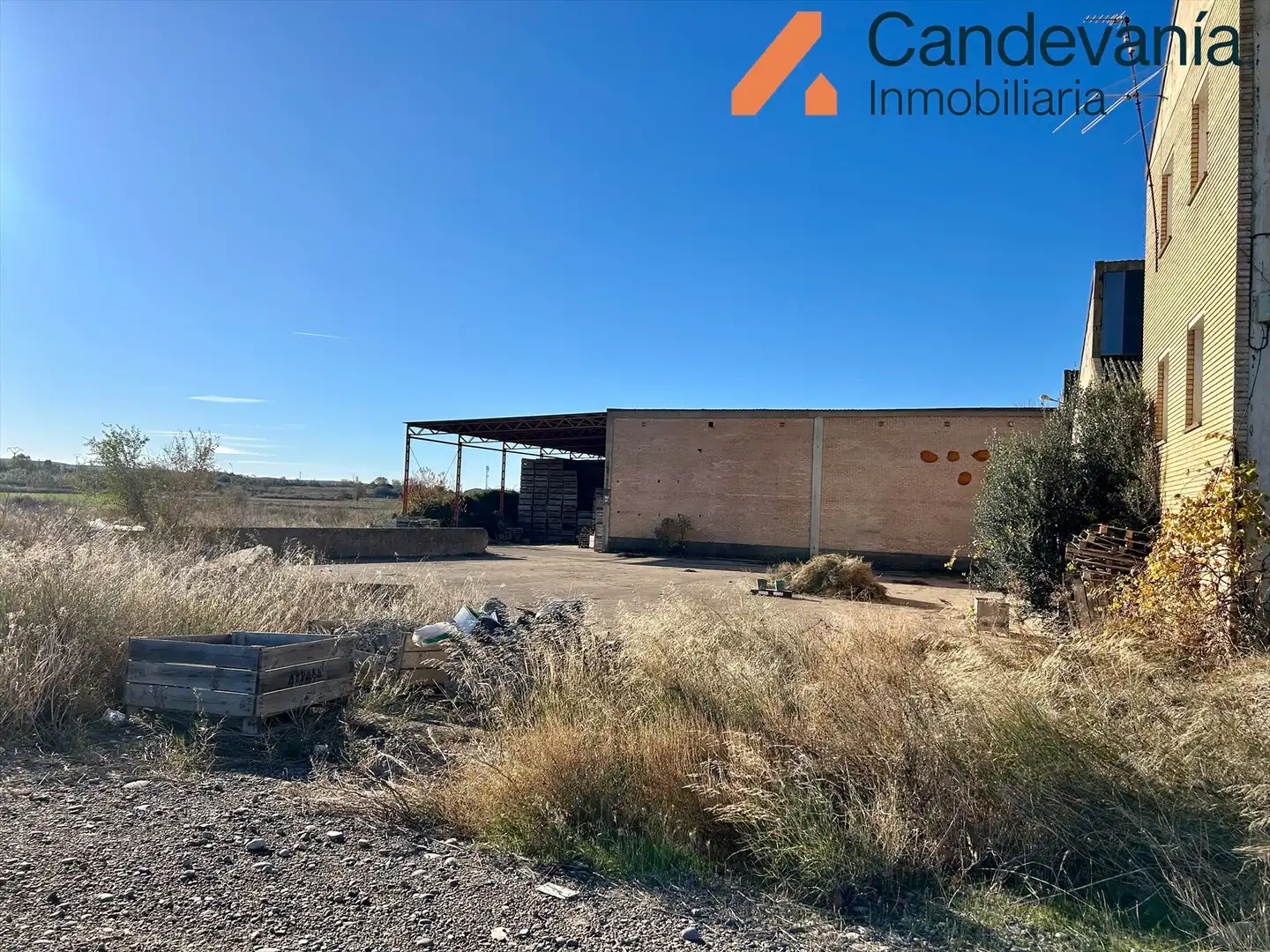 Vista exterior de Nave industrial en venta en Zuera
