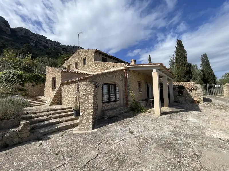 Vista exterior de Finca rústica en venda en Llucmajor amb Jardí privat, Terrassa i Piscina