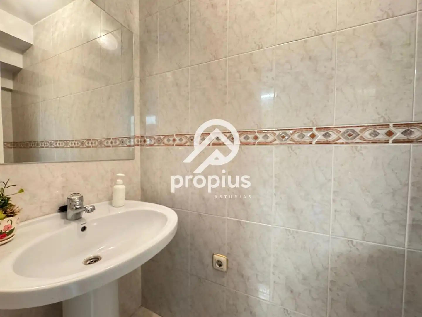 Badezimmer von Maisonette zum Verkauf in Llanes mit Heizung und Möbliert
