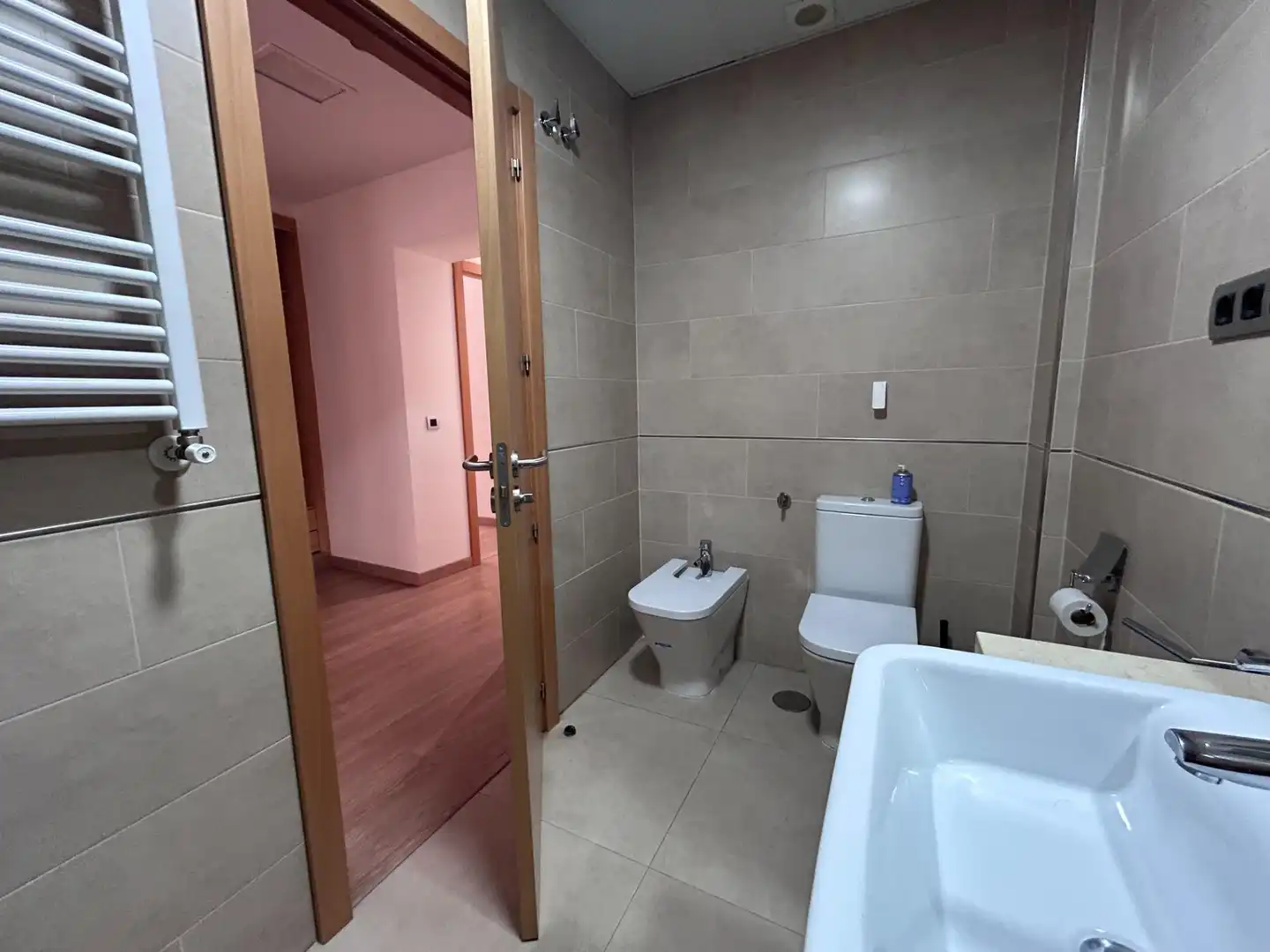 Bathroom of Flat for rent in Madrid  with Air Conditioner and Heating