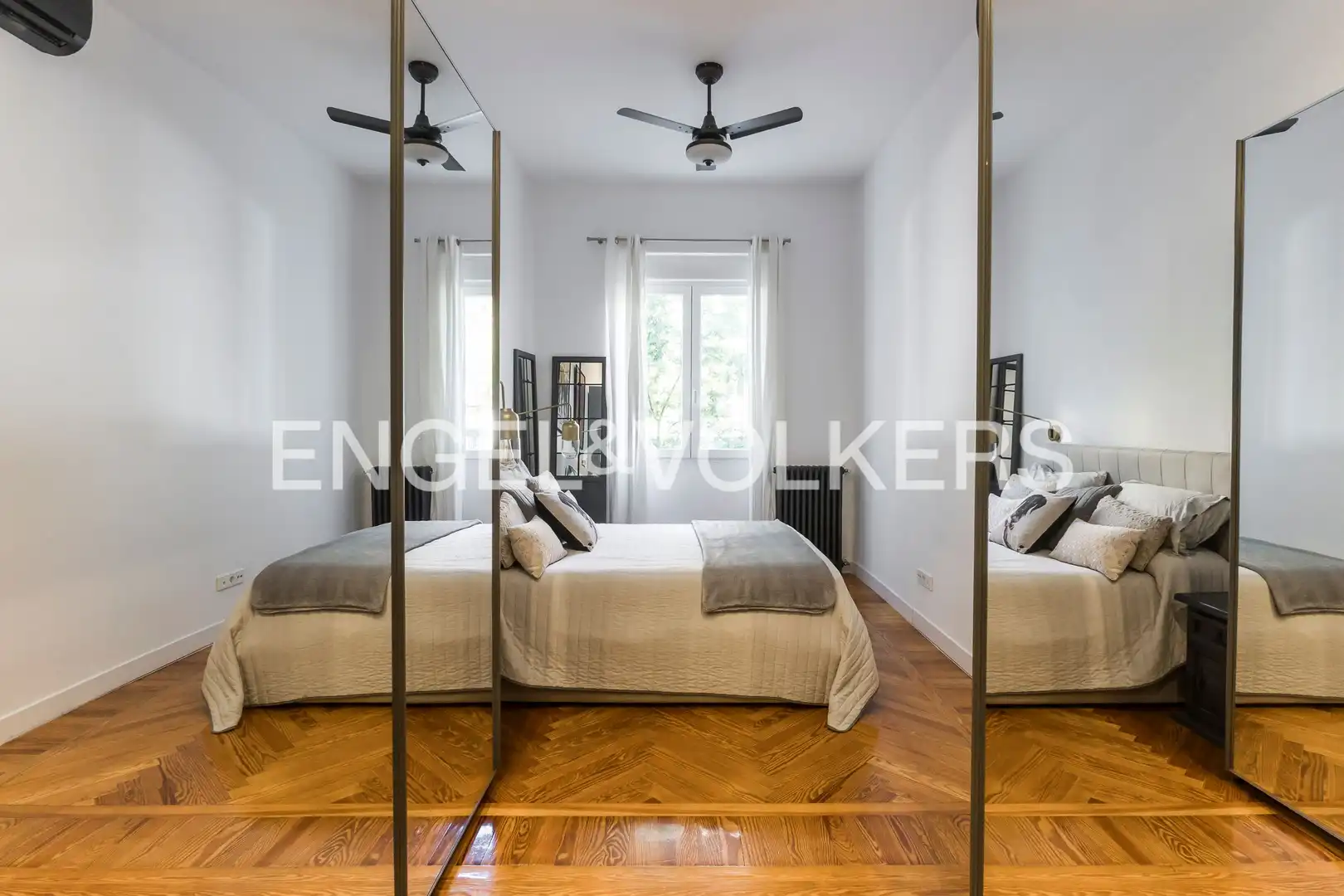 Schlafzimmer von Wohnung zur Miete in Madrid mit Klimaanlage, Heizung und Möbliert