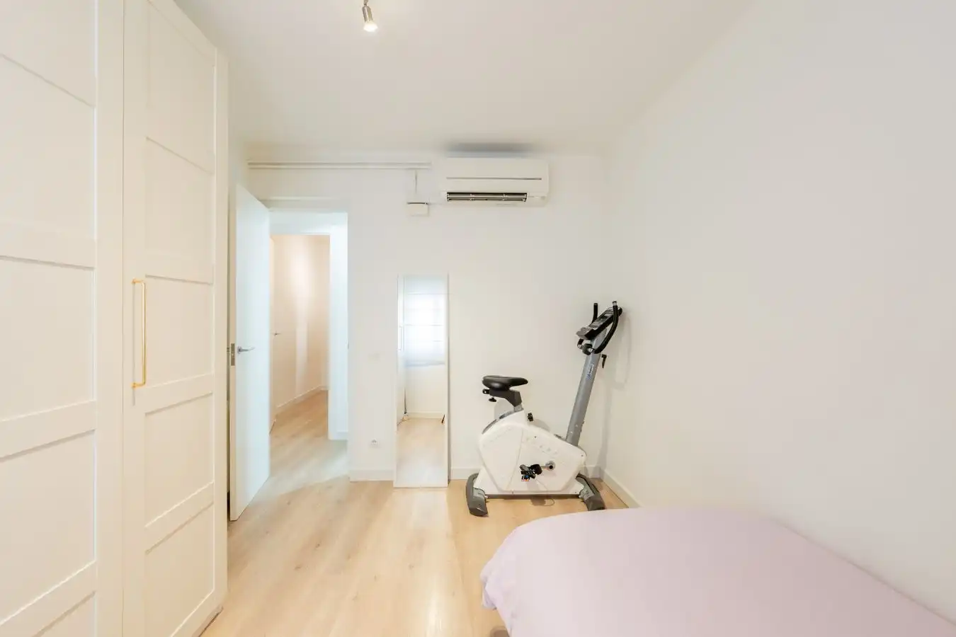 Schlafzimmer von Wohnung zum Verkauf in Barcelona mit Klimaanlage, Heizung und Möbliert