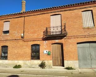 Vista exterior de Casa o xalet en venda en Perales amb Calefacció, Traster i Balcó