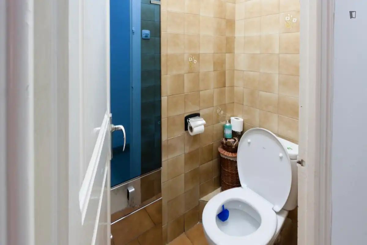 Baño de Apartamento para compartir en Barcelona con Amueblado, Horno y Lavadora