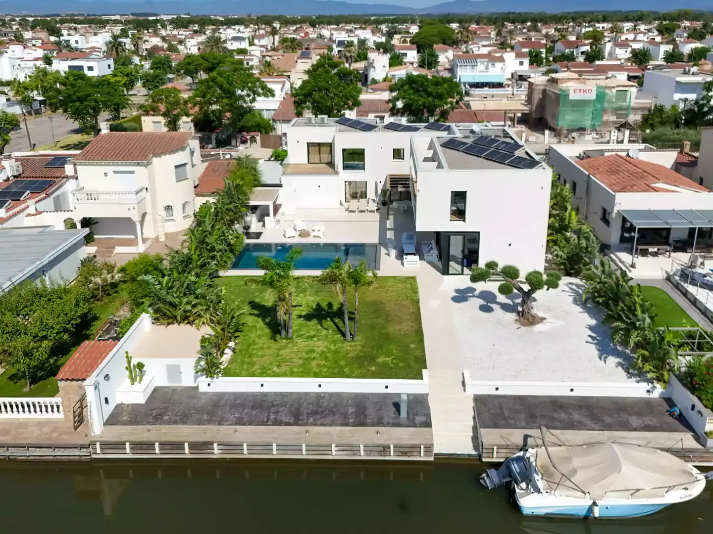 Vista exterior de Casa o chalet en venta en Empuriabrava con Aire acondicionado, Calefacción y Terraza