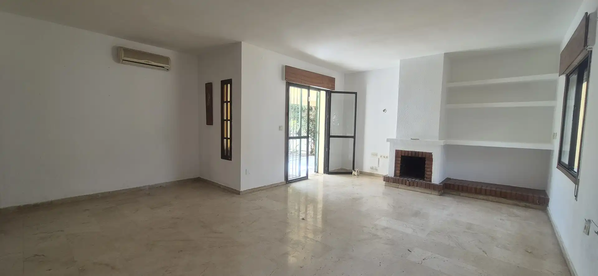 Living room of Detached homes for sale in Benalmádena  with Storage room, Swimming Pool and Balcony