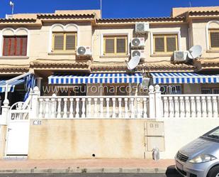 Vista exterior de Casa o xalet en venda en Torrevieja amb Calefacció, Terrassa i Moblat