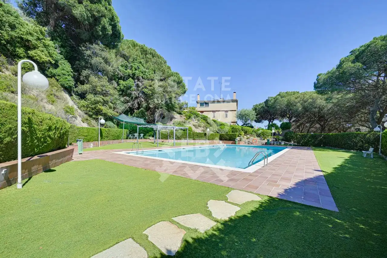 Garten von Einfamilien-Reihenhaus zum Verkauf in Mataró mit Klimaanlage, Heizung und Terrasse