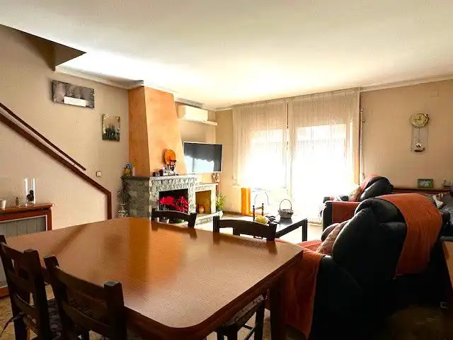 Wohnzimmer von Einfamilien-Reihenhaus zum Verkauf in Sant Boi de Llobregat mit Klimaanlage, Heizung und Terrasse