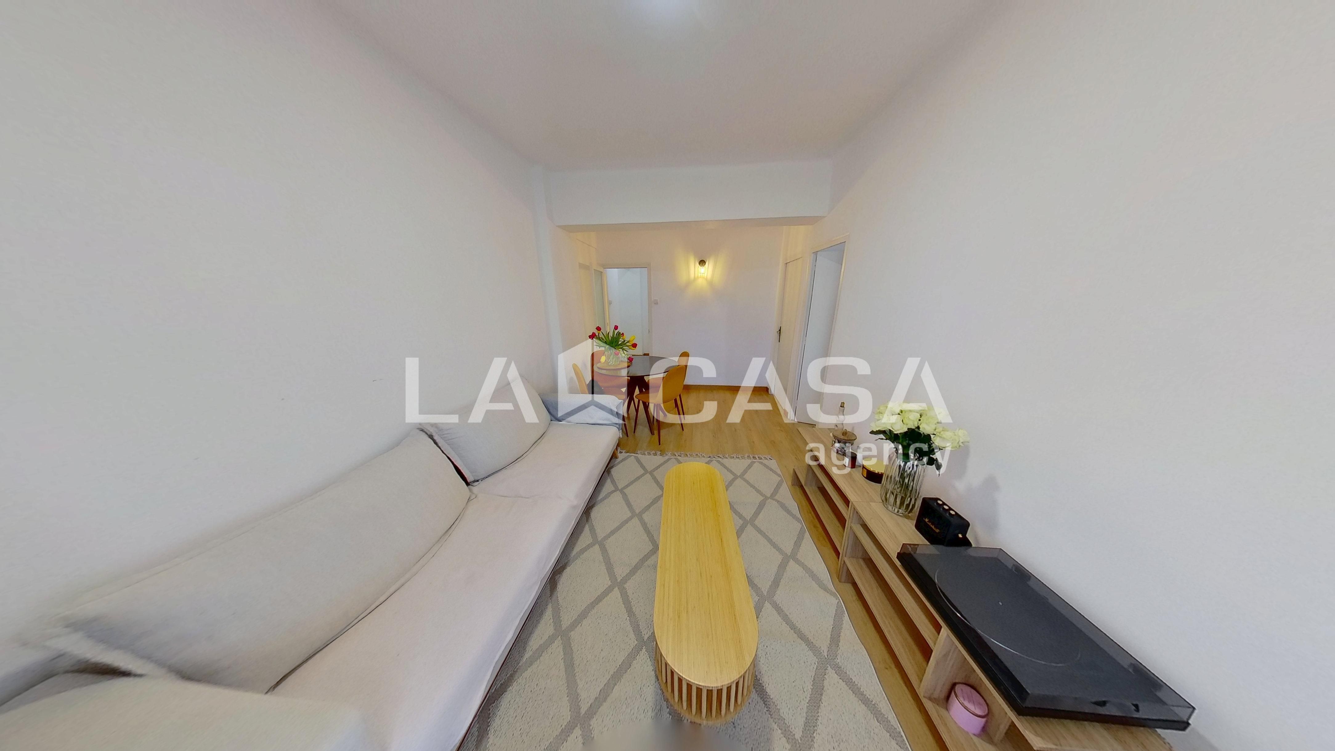 Piso en venta en  Barcelona Capital con Balcón