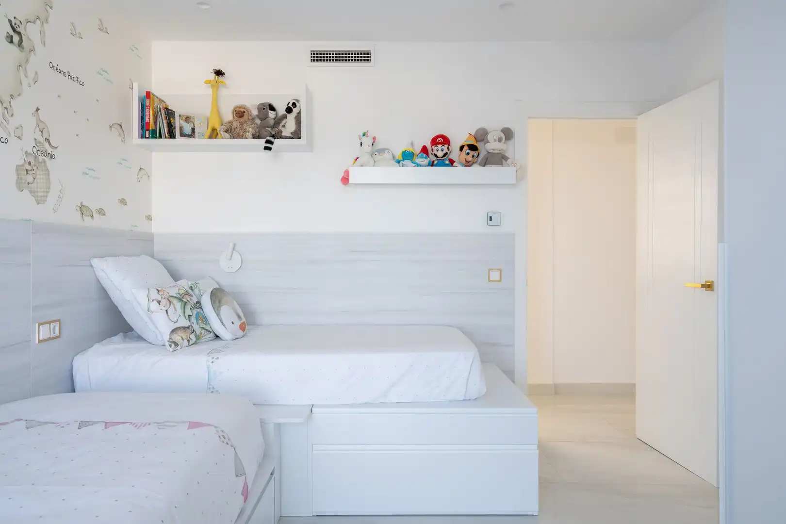 Casa adosada en venta en La Mairena