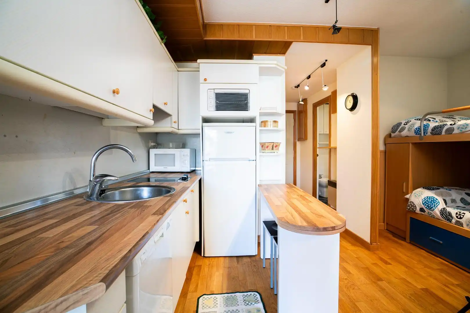 Küche von Wohnung zum Verkauf in Aisa mit Heizung, Terrasse und Abstellraum