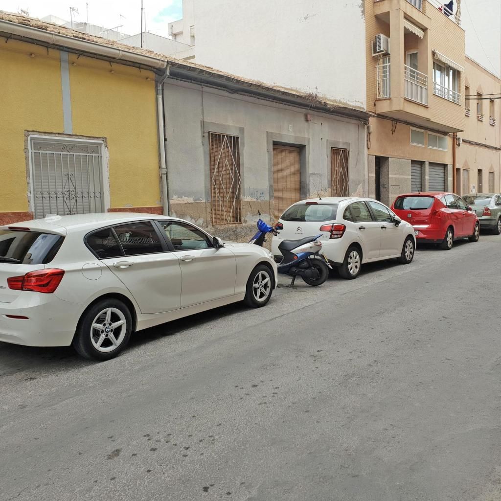 Aparcament de Casa adosada en venda en Elda