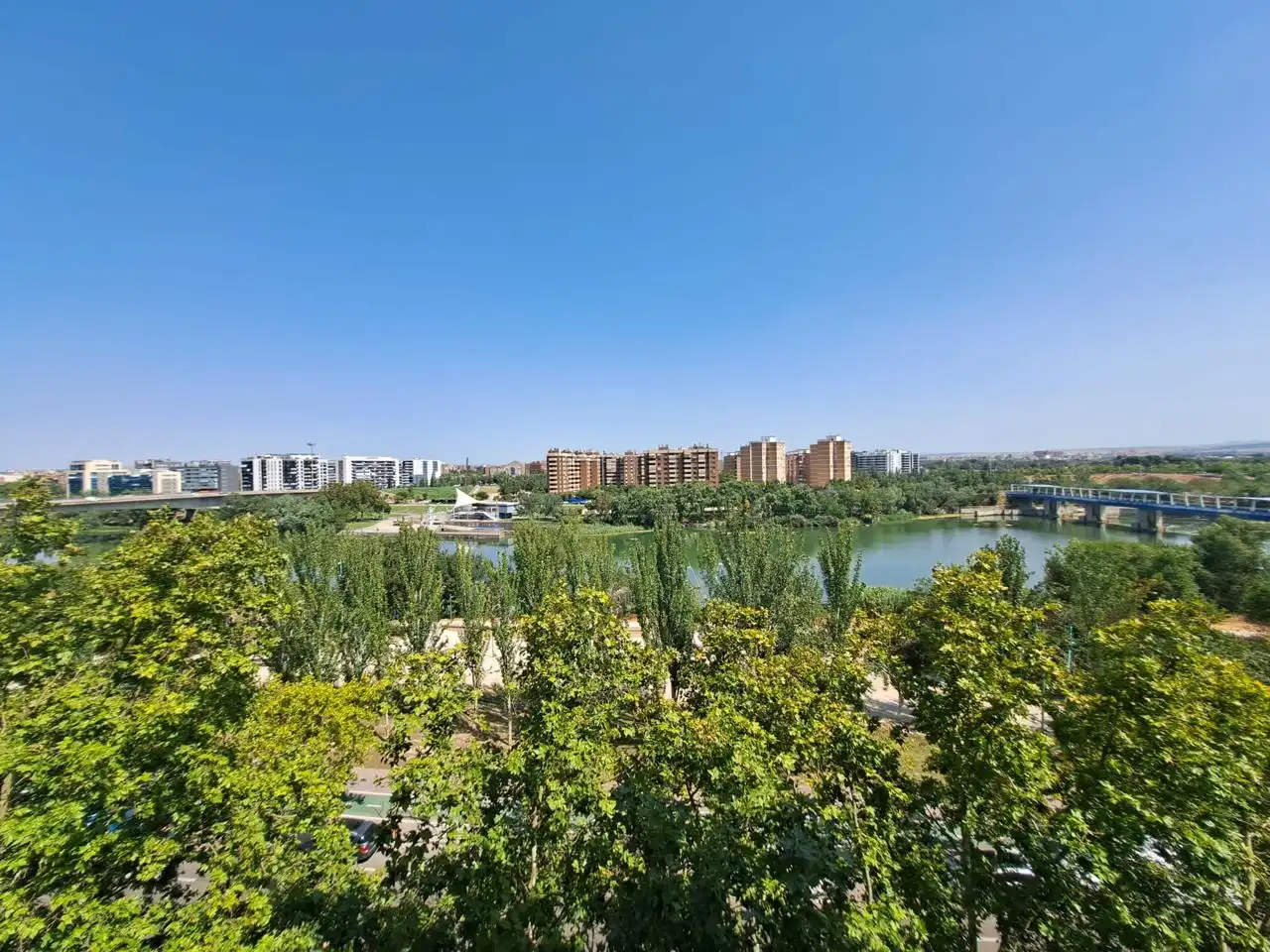 Vista exterior de Pis en venda en Zaragoza amb Calefacció